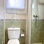 Two Bedroom In Kennedy 2 Apartment *